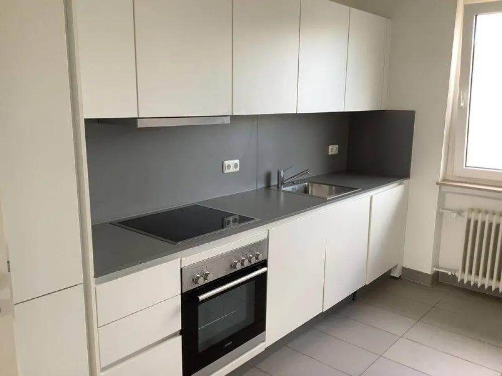 Stylish 4-room apartment with fitted kitchen, daylight bathroom and balcony