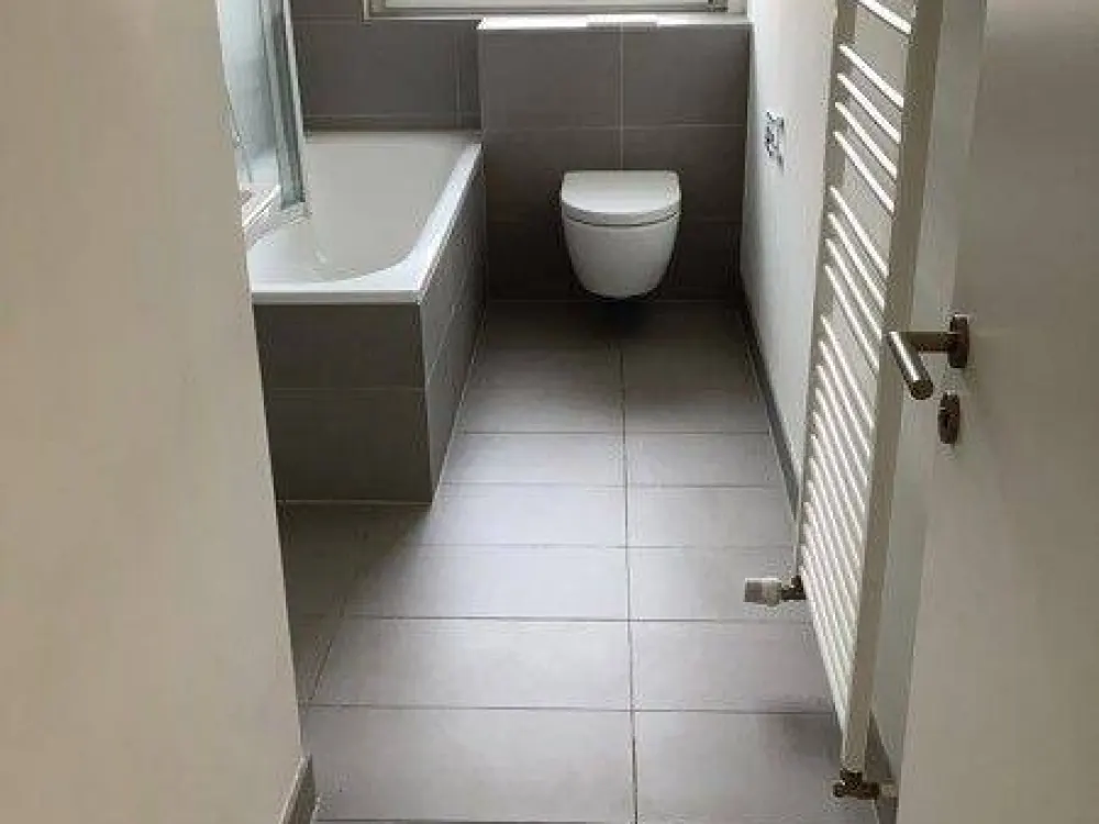 Stylish 4-room apartment with fitted kitchen, daylight bathroom and balcony