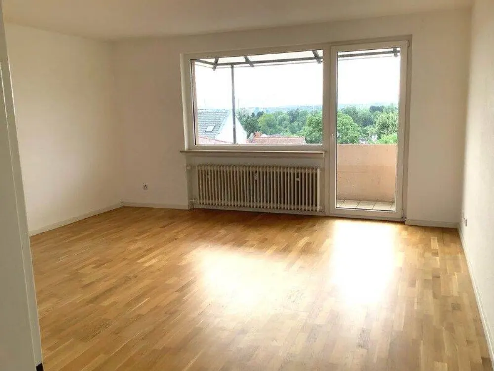 Stylish 4-room apartment with fitted kitchen, daylight bathroom and balcony
