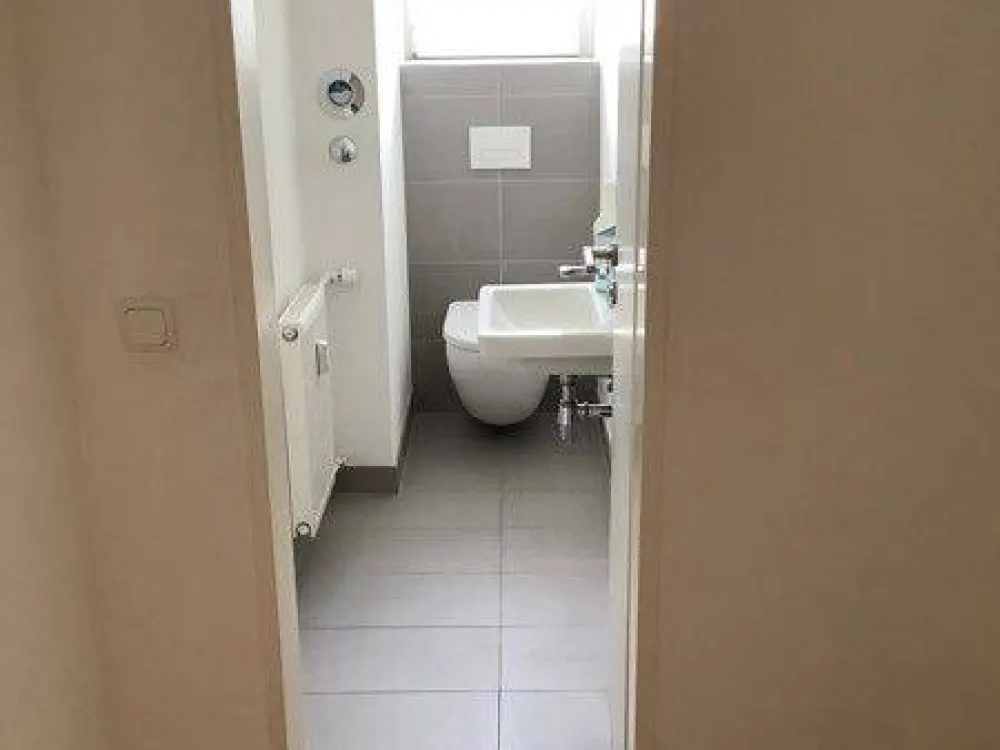 Stylish 4-room apartment with fitted kitchen, daylight bathroom and balcony