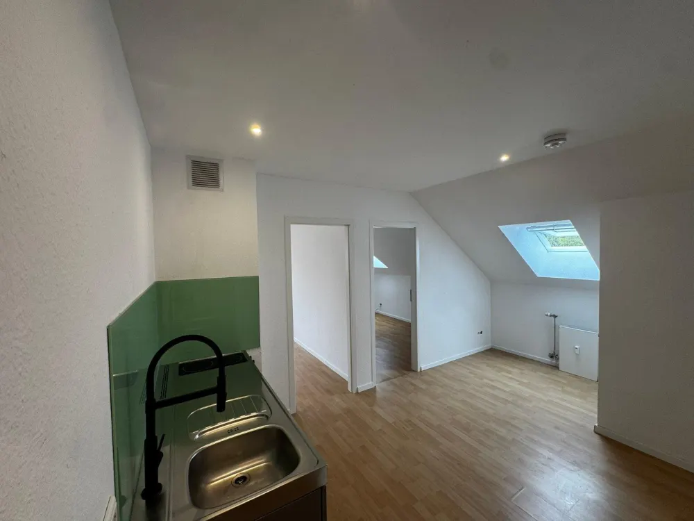 53m² Dachgeschoss WHG - 2,5 Zimer Küche Bad - saniert zu sofort