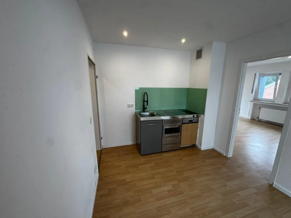 53m² Dachgeschoss WHG - 2,5 Zimer Küche Bad - saniert zu sofort