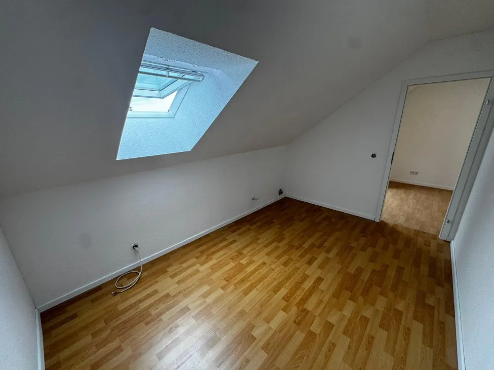 53m² Dachgeschoss WHG - 2,5 Zimer Küche Bad - saniert zu sofort