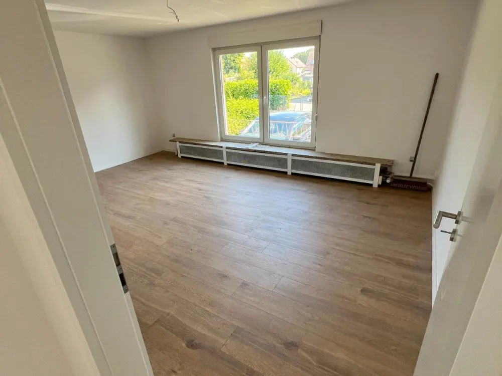 Renovated 3-Room Apartment on 2 Levels with Fitted Kitchen