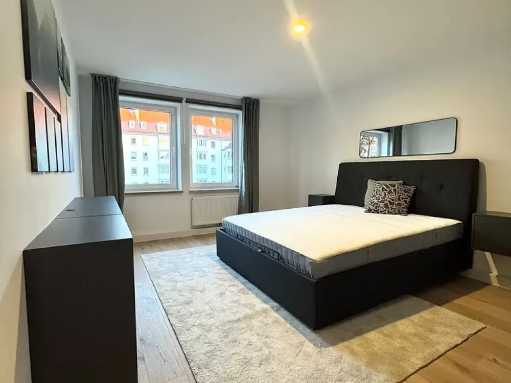 Stylish City Apartment: 3.5 Rooms with Top Features Including Garage