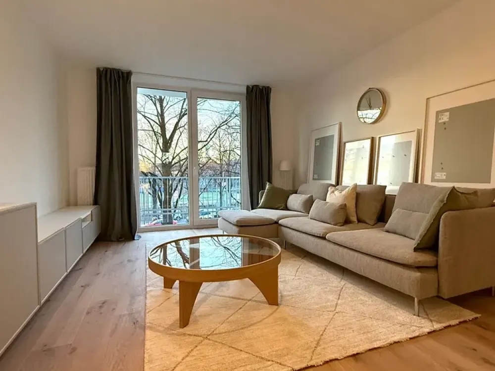 Stylish City Apartment: 3.5 Rooms with Top Features Including Garage