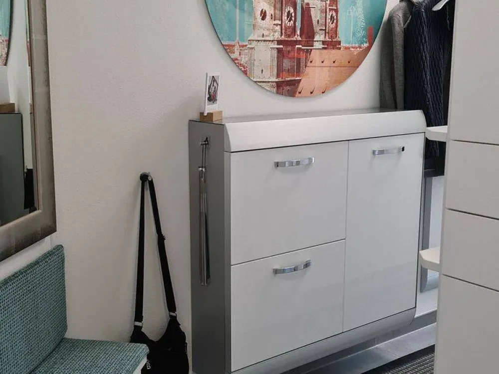 komplett ausgestattet und möbliert: 3-Zimmer-Maisonette-Wohnung plus Hobbyraum mit Privatgarten