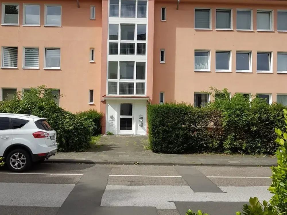Living with Character: 2-Room Apartment in Leverkusen-Wiesdorf