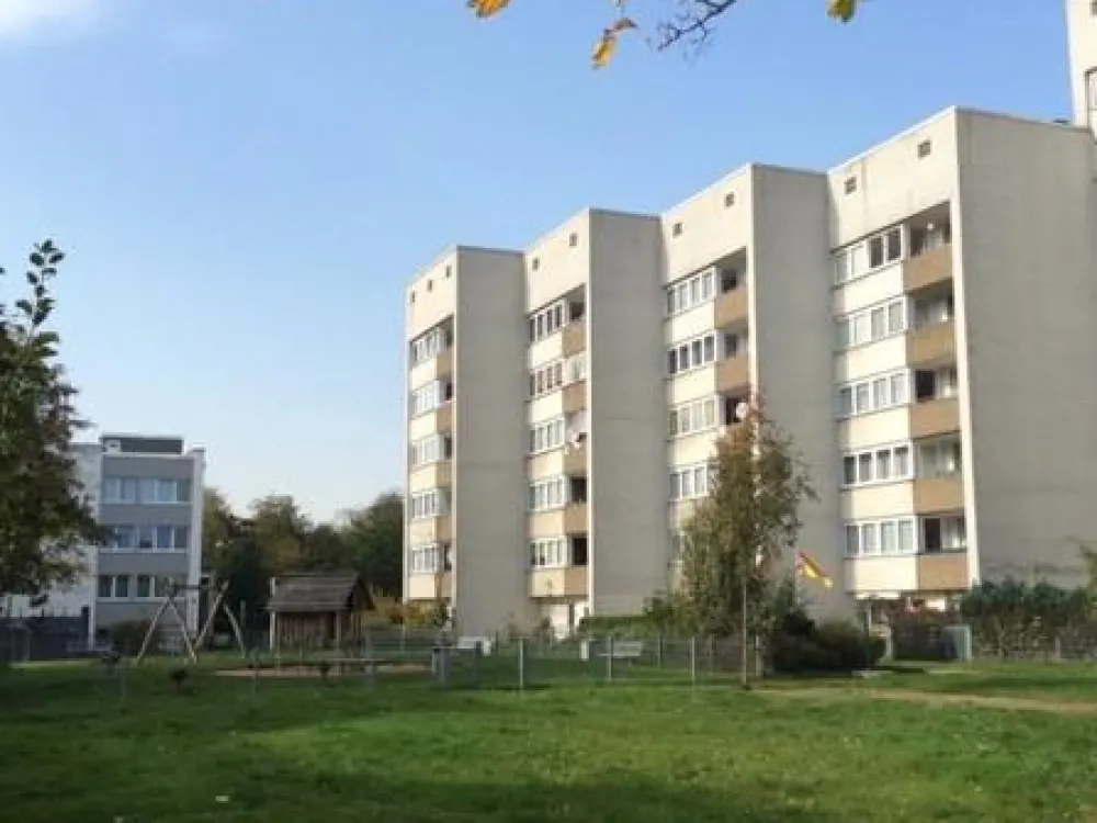 Bright 2-Room Apartment with South-Facing Loggia and Elevator in Köln-Bocklemünd!