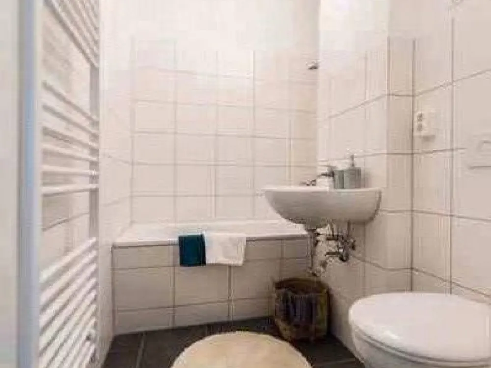 Bright 2-Room Apartment with South-Facing Loggia and Elevator in Köln-Bocklemünd!