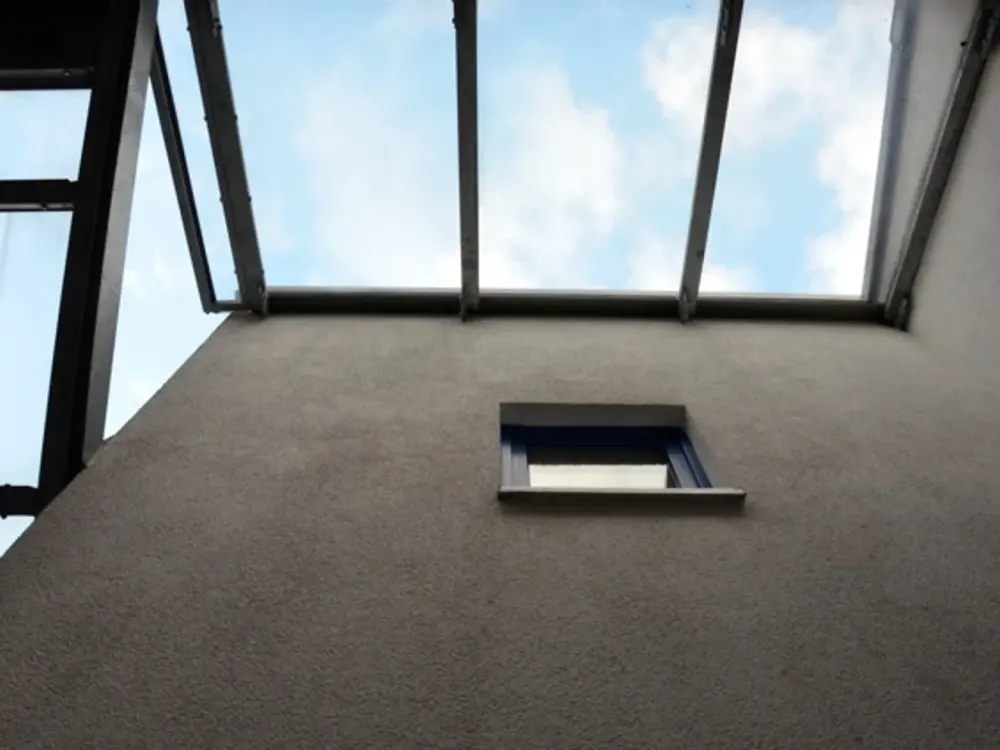 Small stylish building complex in the backyard, central, renovated, balcony