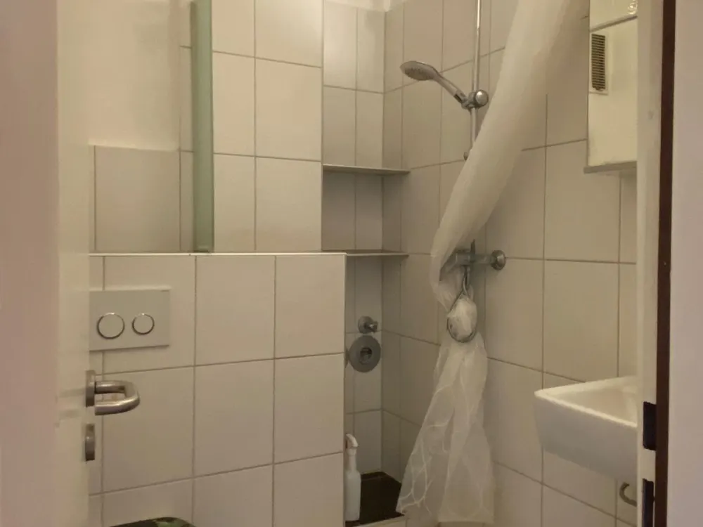 Central 1-Room Apartment with South-Facing Balcony, Kitchen & Parking Space
