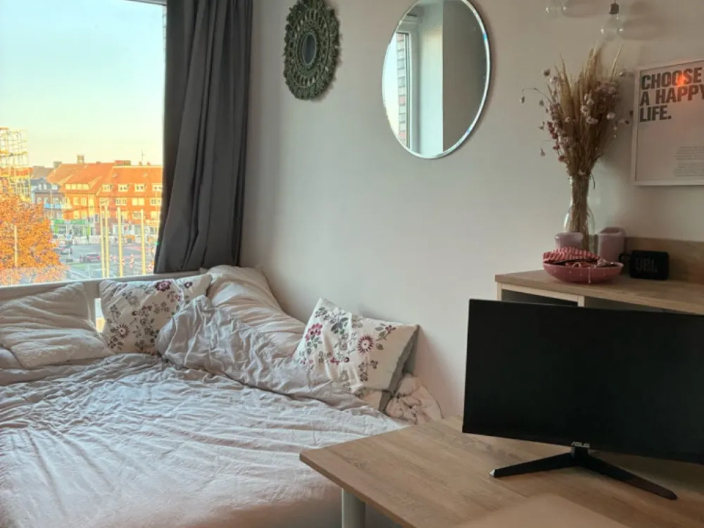 Bright Shared Apartment Room in Great Location
