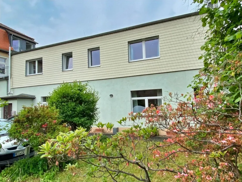 High-quality renovated attic apartment in a quiet location