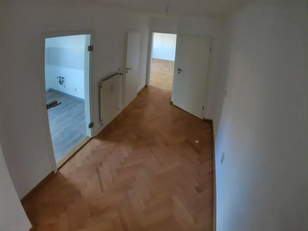 High-quality renovated attic apartment in a quiet location