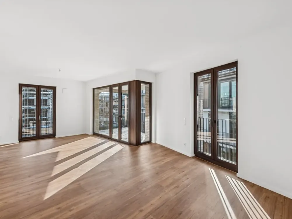Attractive New Apartment with Fitted Kitchen, 4 Bedrooms and En Suite Bathroom!