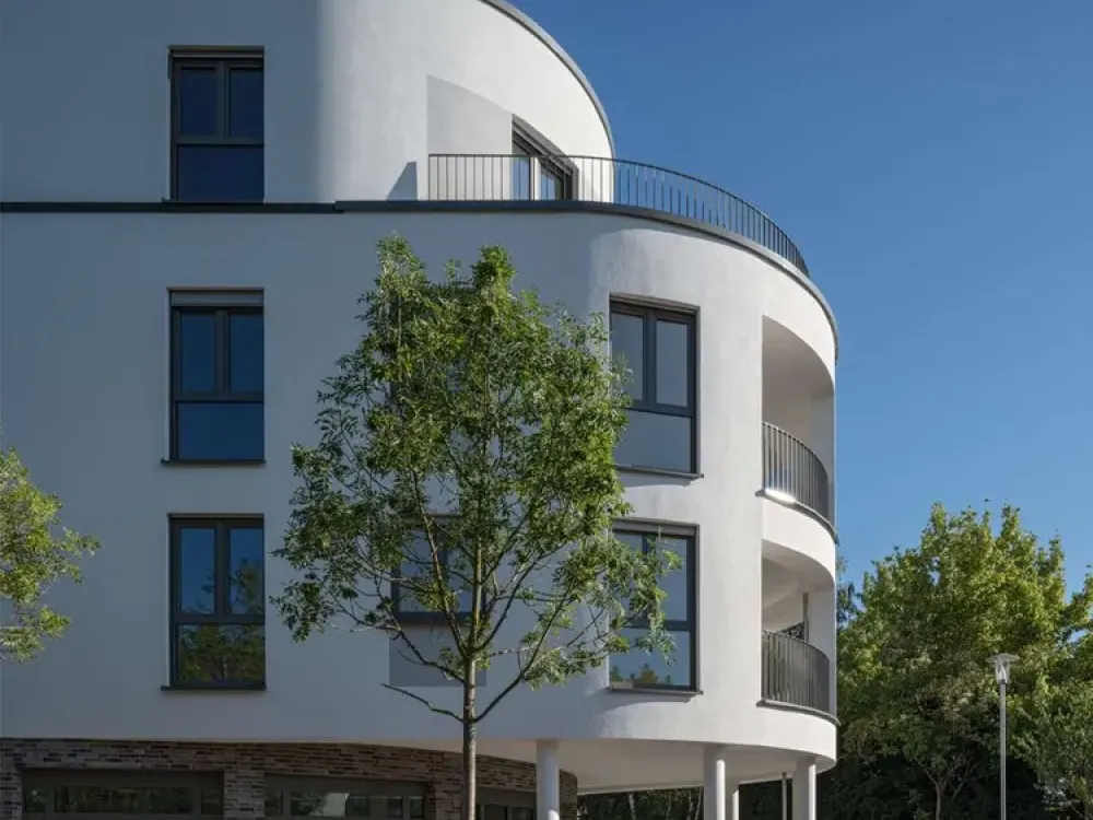 Light & Form: Characterful 4-Room Penthouse with Harmonious Curves & Roof Terrace