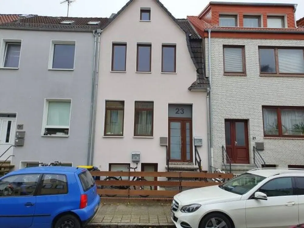 Cozy 3-Room Apartment with Built-in Kitchen