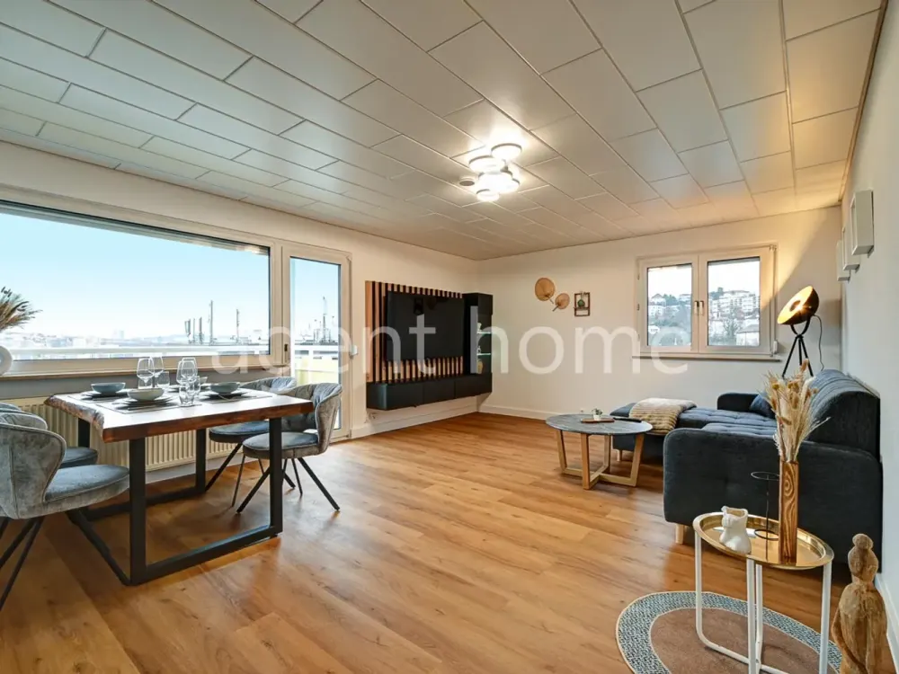 MÖBLIERT - ÜBER DEN DÄCHERN DER CITY - Schöne Wohnung mit 2 Schlafzimmern und Balkon