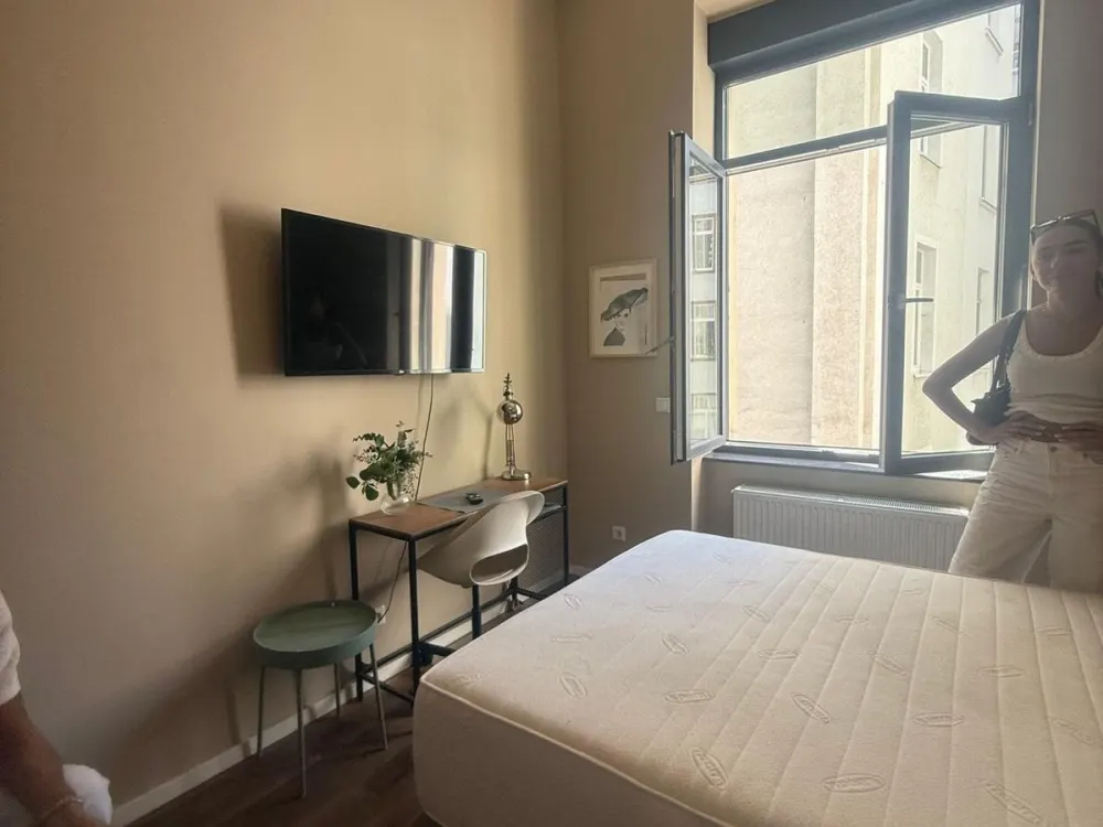 1 Room Apartment Looking for Successor Tenant
