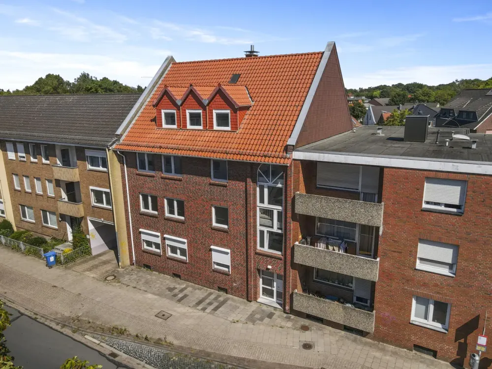 Delmenhorst-Mitte | Kernsanierte 4-Zi-Wohnung im 1. OG eines 4- Familienhaus mit Balkon und Wärmepum