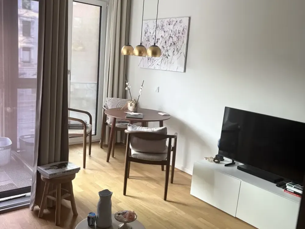 Compact Living in Hamburg: 1.5-Room Apartment in Altona-Altstadt