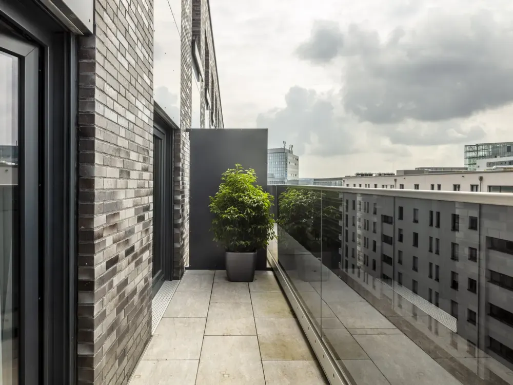 Furnished 2-Room Penthouse with Exclusive Amenities: Roof Terrace, Gym & More