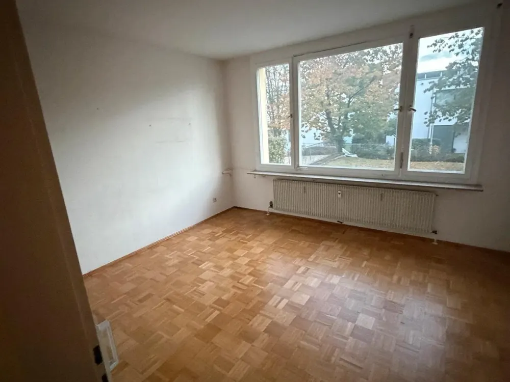 1 Room Apartment with Large Basement Central in Friedrichshafen