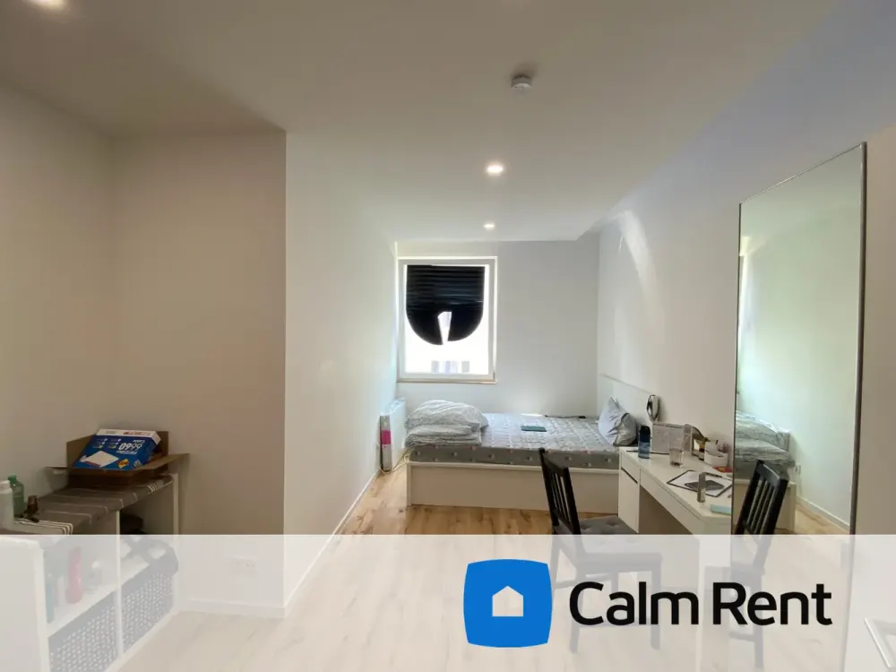 Shared Room in Modern Apartment - Ideal for Students