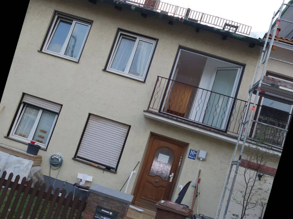 3-room penthouse apartment, PRIVATE-1+2 floors, balcony, single-family house with only 4 parties, bathroom with bathtub, small single kitchenette, super quiet location U3, including ALL ADDITIONAL COSTS