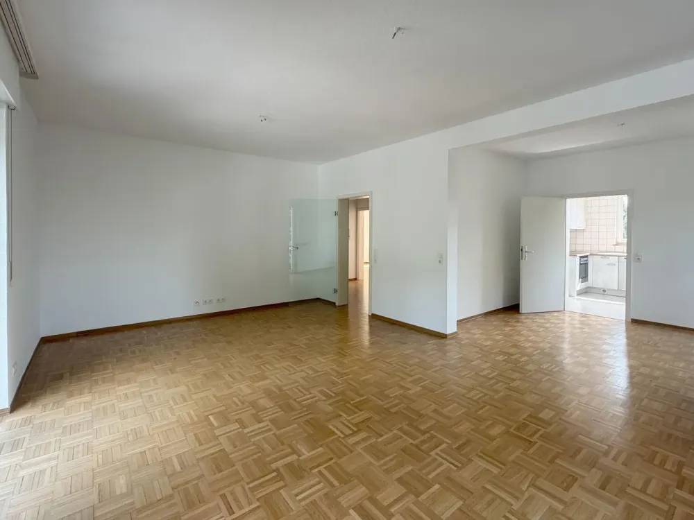 Living with a View! 3-Room Apartment in an Exclusive Location in Stuttgart
