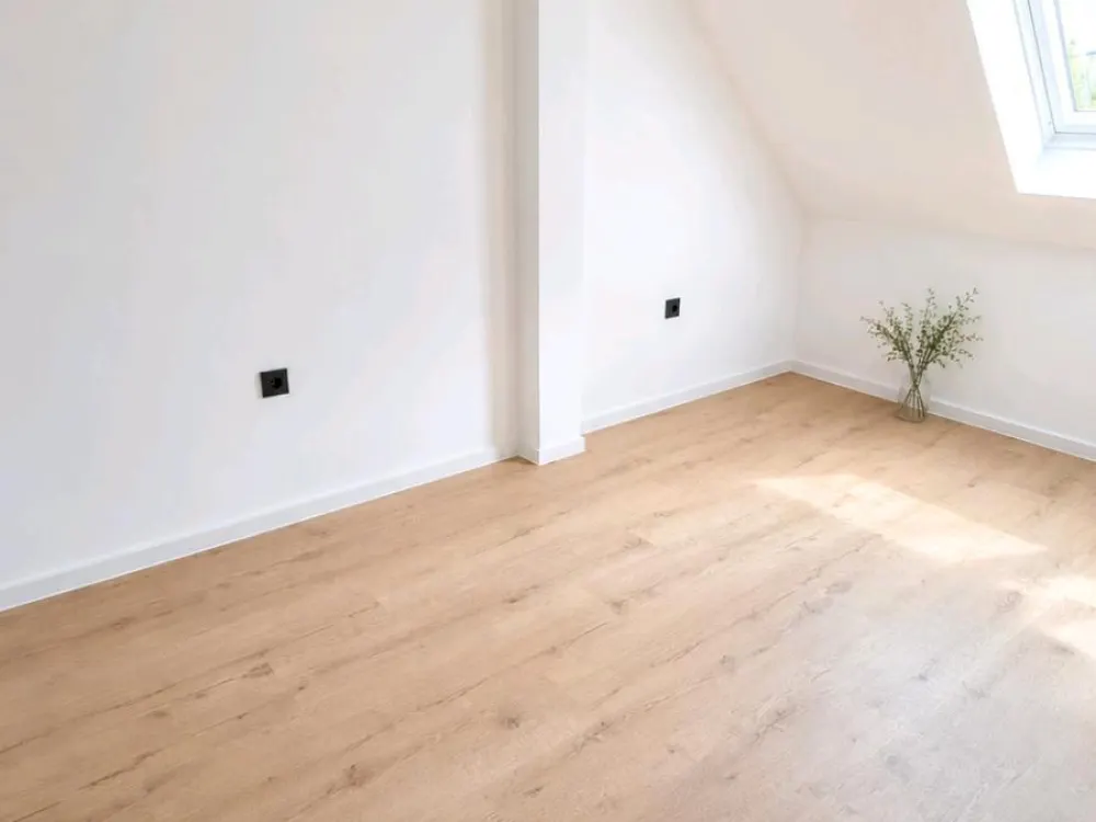 Beautiful Fully Renovated 5-Room Apartment
