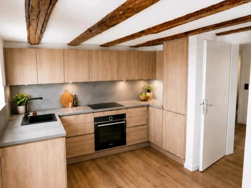 Beautiful Fully Renovated 5-Room Apartment