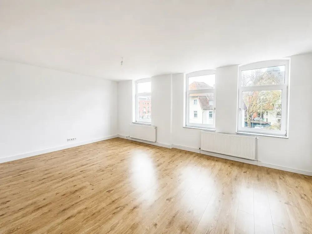 Modern living with style: High-quality 2-room apartment on Podbielskistraße, immediately available