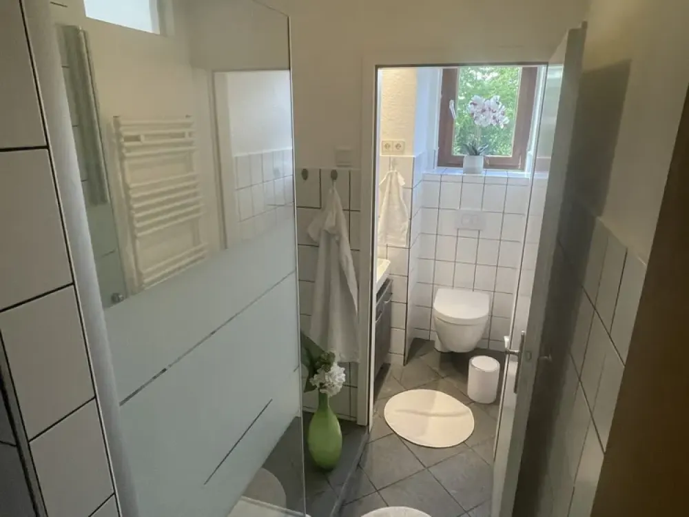 Frisch renovierte 3-Zimmer-Wohnung mit eigenem Gartenanteil mitten in Hannover