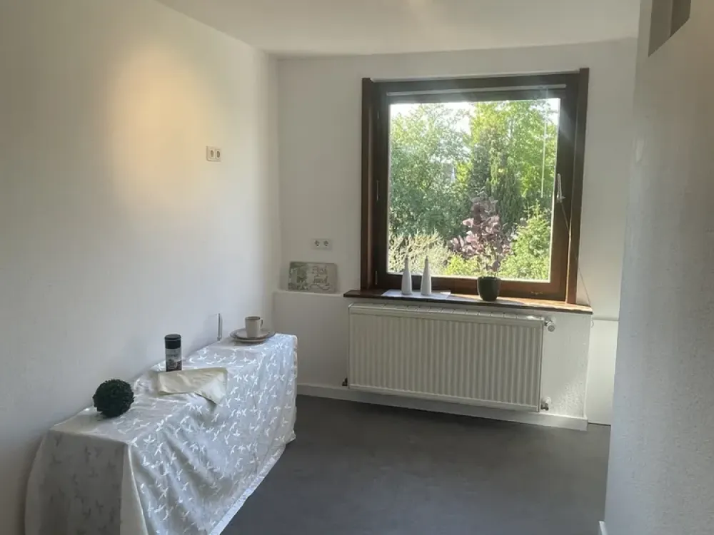 Frisch renovierte 3-Zimmer-Wohnung mit eigenem Gartenanteil mitten in Hannover