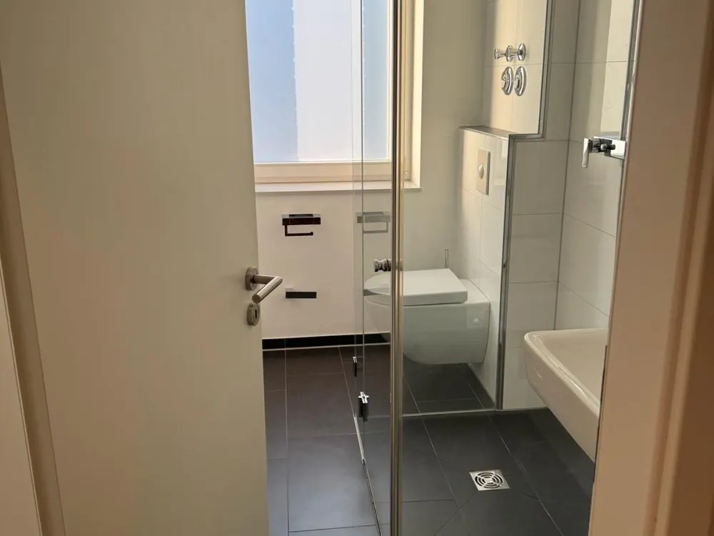 Limited Term - Read Listing - Spacious Apartment in Kreuzviertel