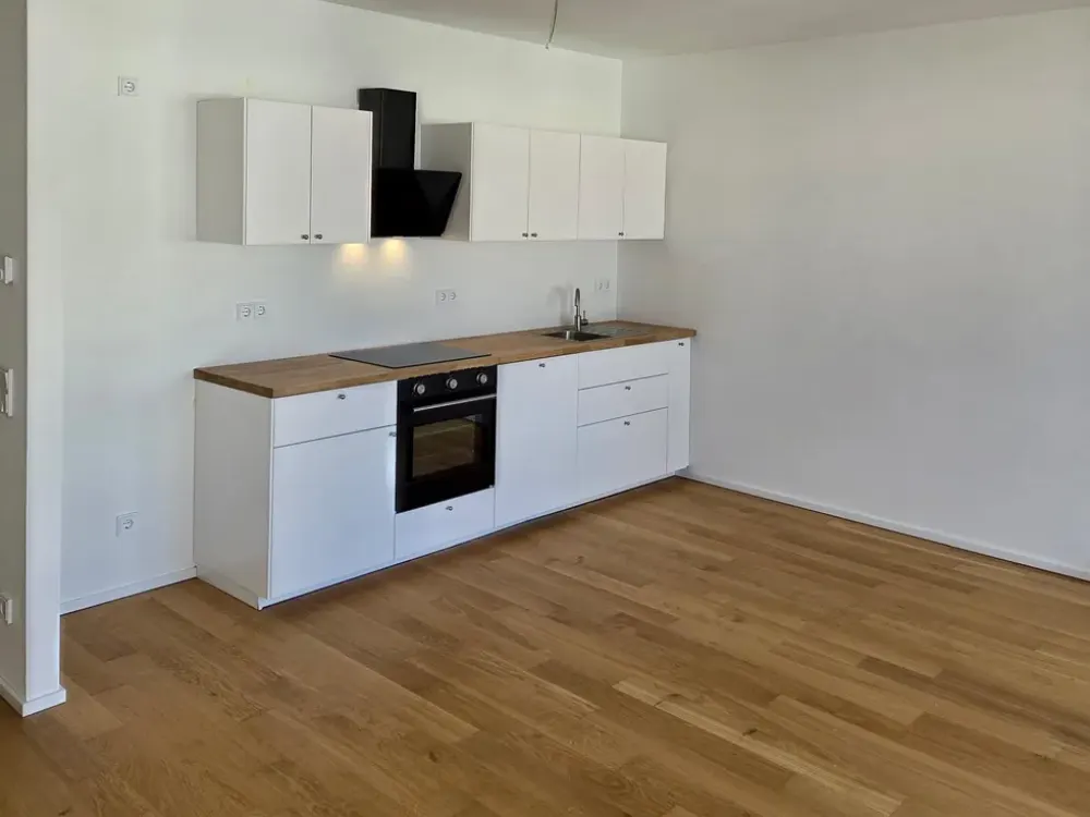 Bright 2-Room New-Build Apartment with Fitted Kitchen & Balcony in Prime Location D-Heerdt