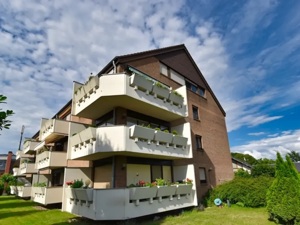 Attractive 3-Room Apartment with Balcony Facing South-West Including Air Conditioning in Willich