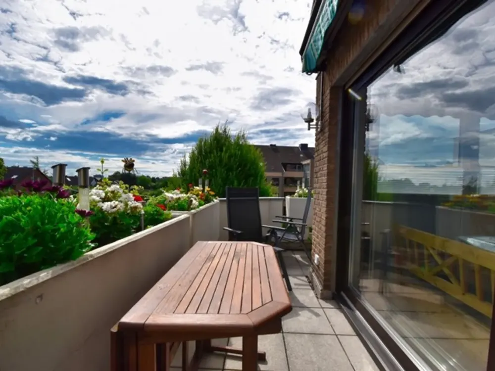 Attractive 3-Room Apartment with Balcony Facing South-West Including Air Conditioning in Willich