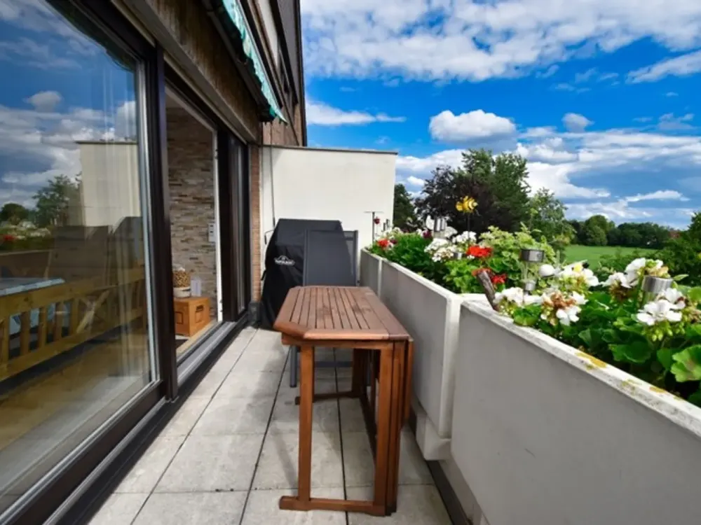 Attractive 3-Room Apartment with Balcony Facing South-West Including Air Conditioning in Willich