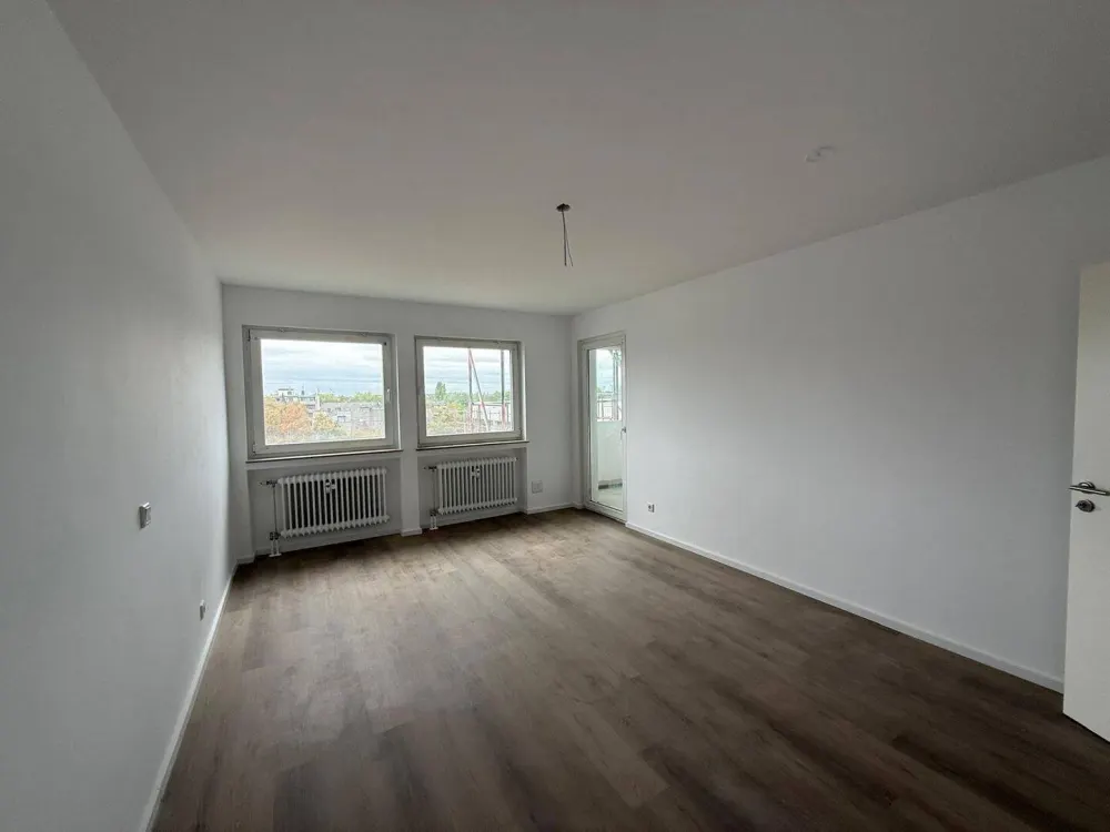 Charming, Light-Flooded 2-Room Apartment with Cathedral View