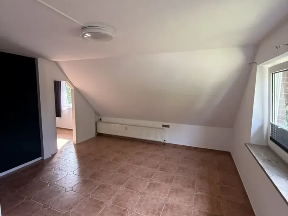 Wohnen mit Charakter: 2,5-Zimmer-Dachgeschosswohnung in Quickborn