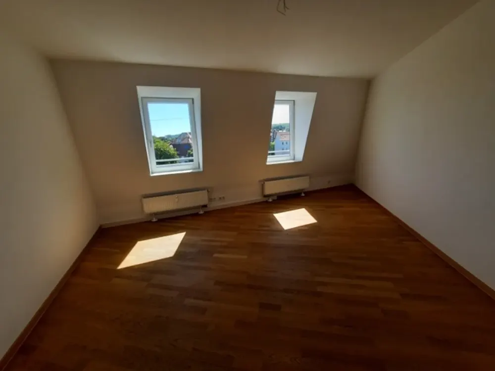 Attractive 2-Room Attic Apartment with Cozy Balcony and Modern Bathroom in Erfurt/Löbervorstadt
