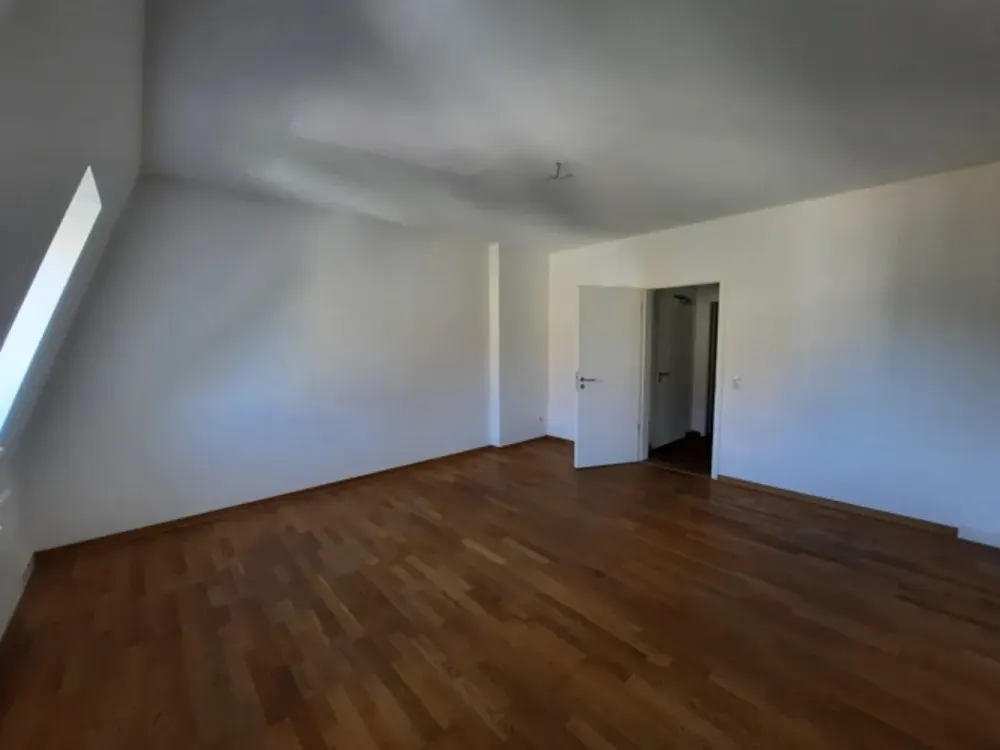 Attractive 2-Room Attic Apartment with Cozy Balcony and Modern Bathroom in Erfurt/Löbervorstadt