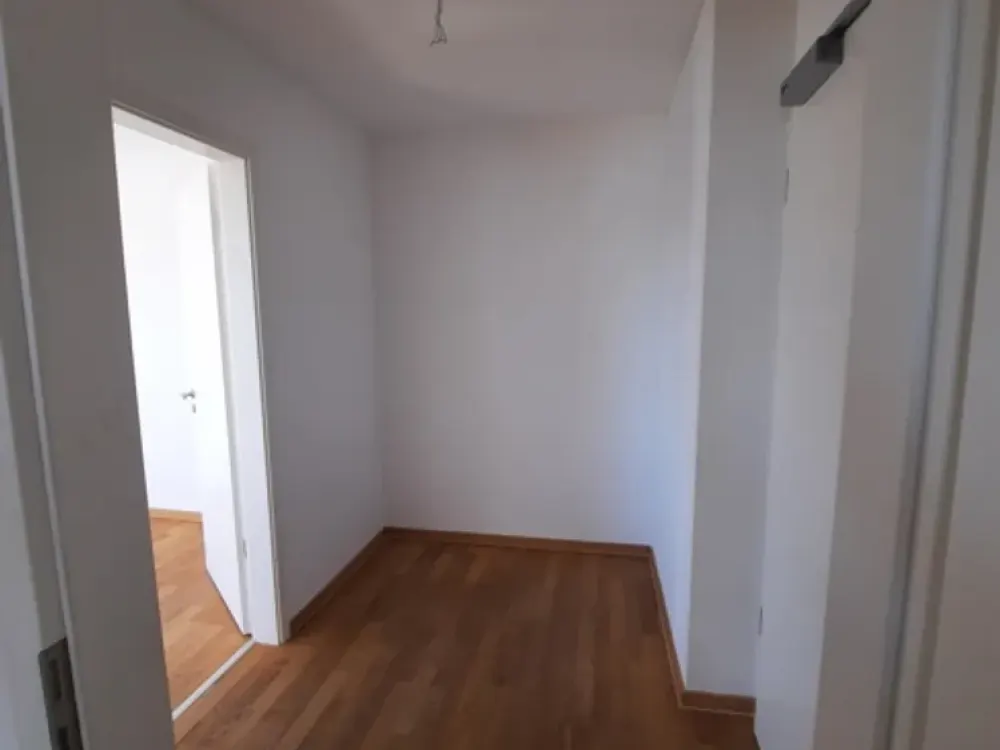Attractive 2-Room Attic Apartment with Cozy Balcony and Modern Bathroom in Erfurt/Löbervorstadt