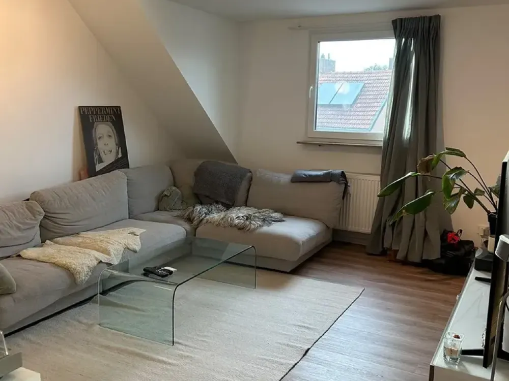 Top Renovated 2-Room Apartment in Gersweiler with Built-in Kitchen