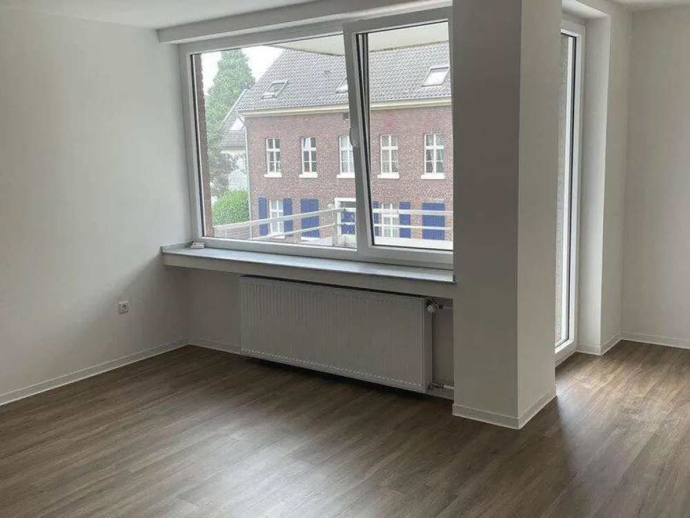 Prime Location in Heerdt - Top Apartment - Very Well Laid Out 4-Room Apartment - New Kitchen