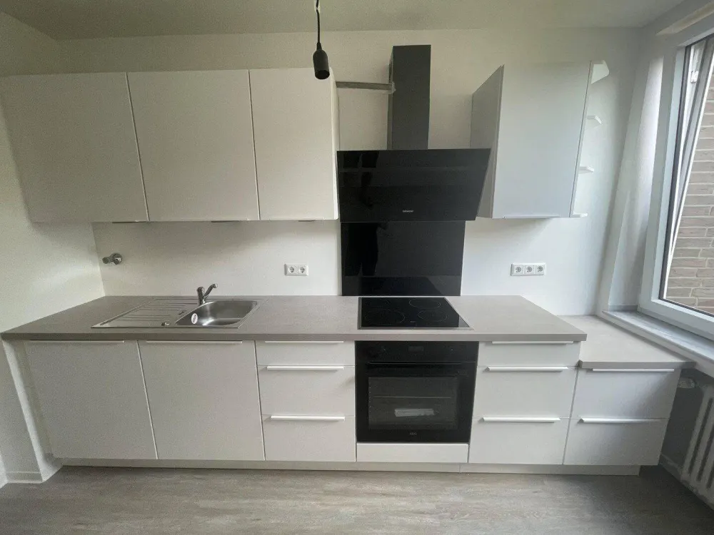 Prime Location in Heerdt - Top Apartment - Very Well Laid Out 4-Room Apartment - New Kitchen