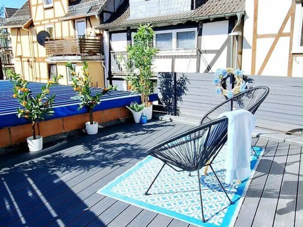 Eigener Wohnbereich und Terrasse in 3er Mädels WG
